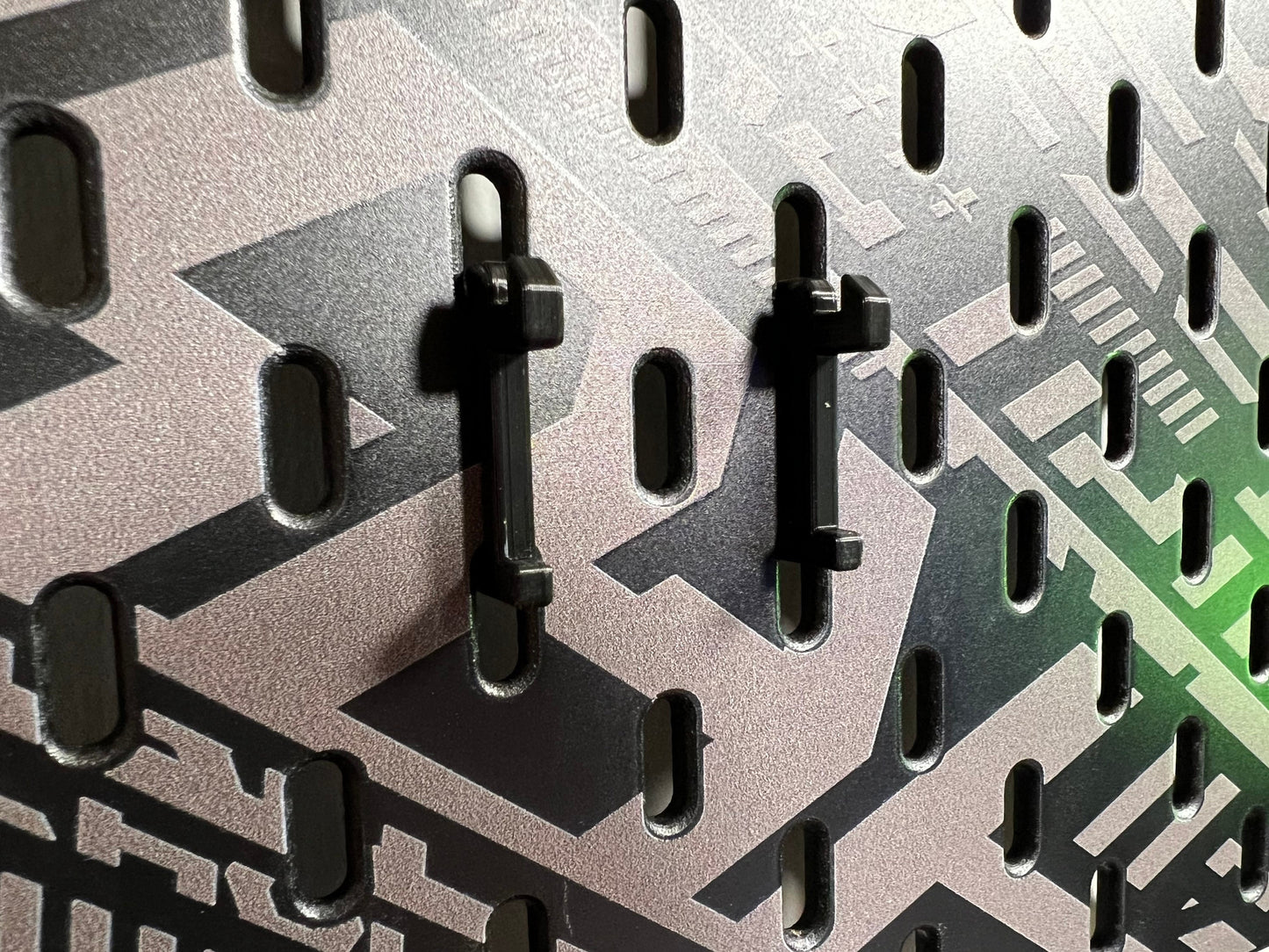 Skadis/Uppspel Controller Holder